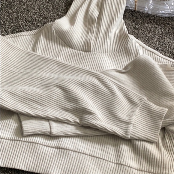 ALO Yoga | Tops | Alo Muse Ribbed 